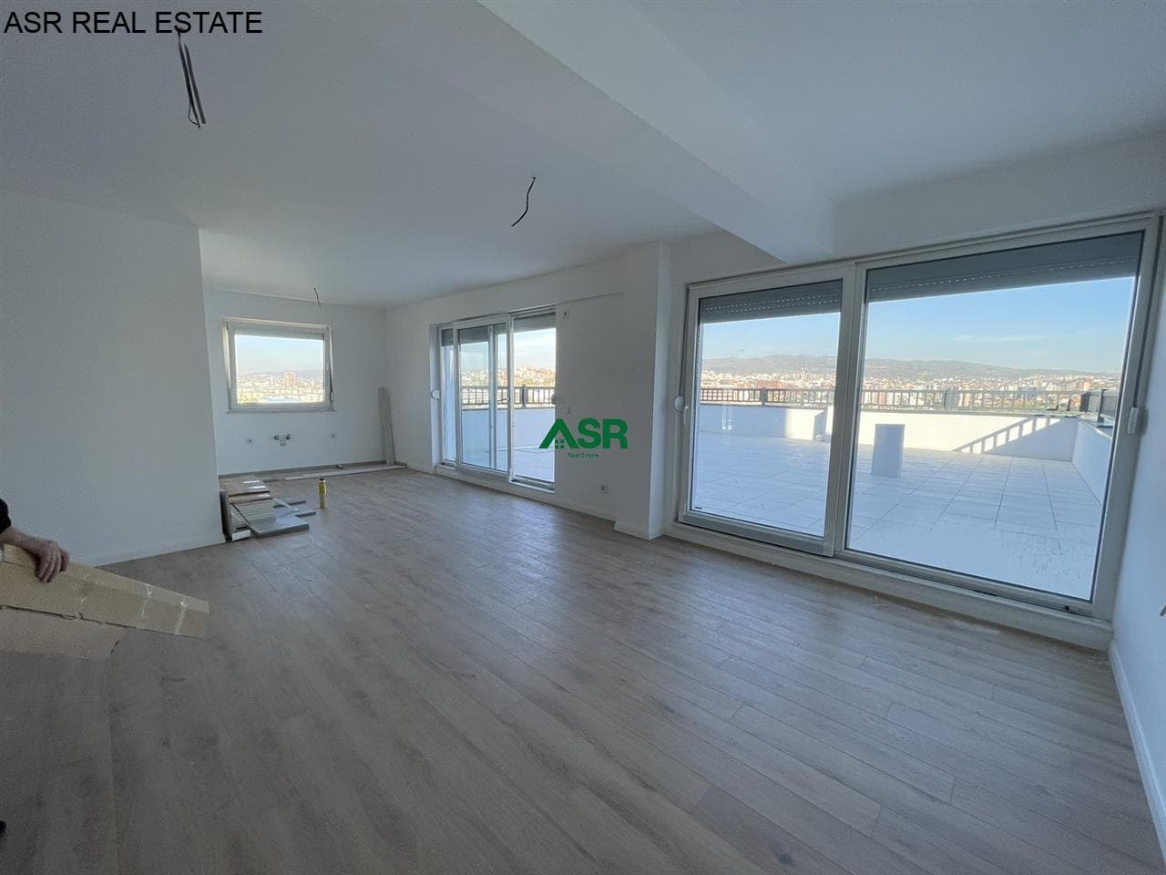 Lëshohet banesa penthouse me qira në lagjën Prishtina e Re 2