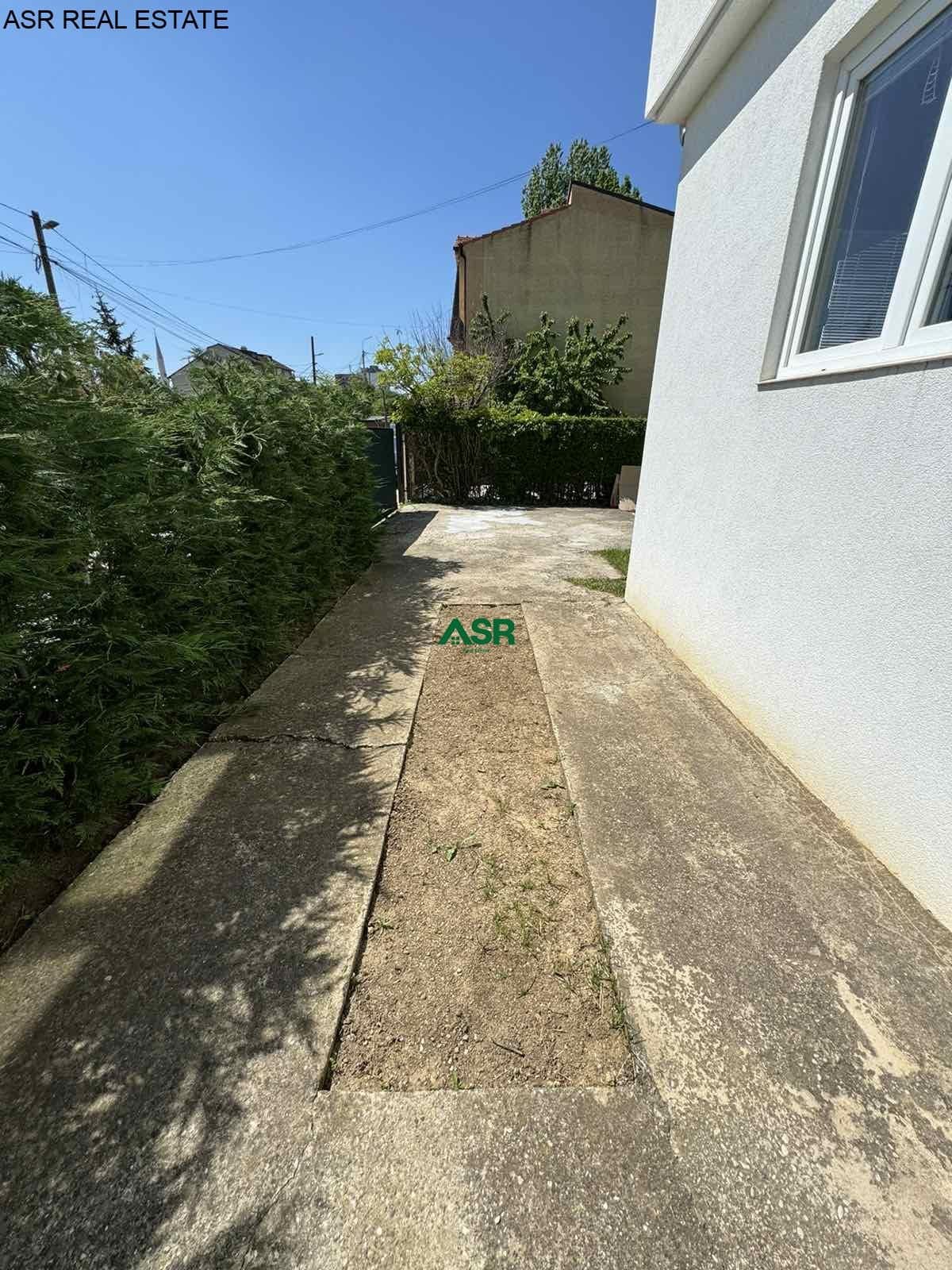 Ofrohet banesa me qira në lagjen qender