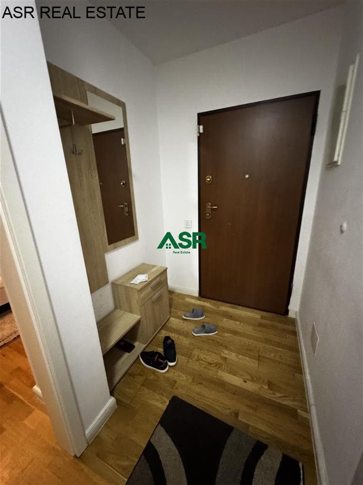 Ofrohet banesa me qira në lagjen rruga B, 4