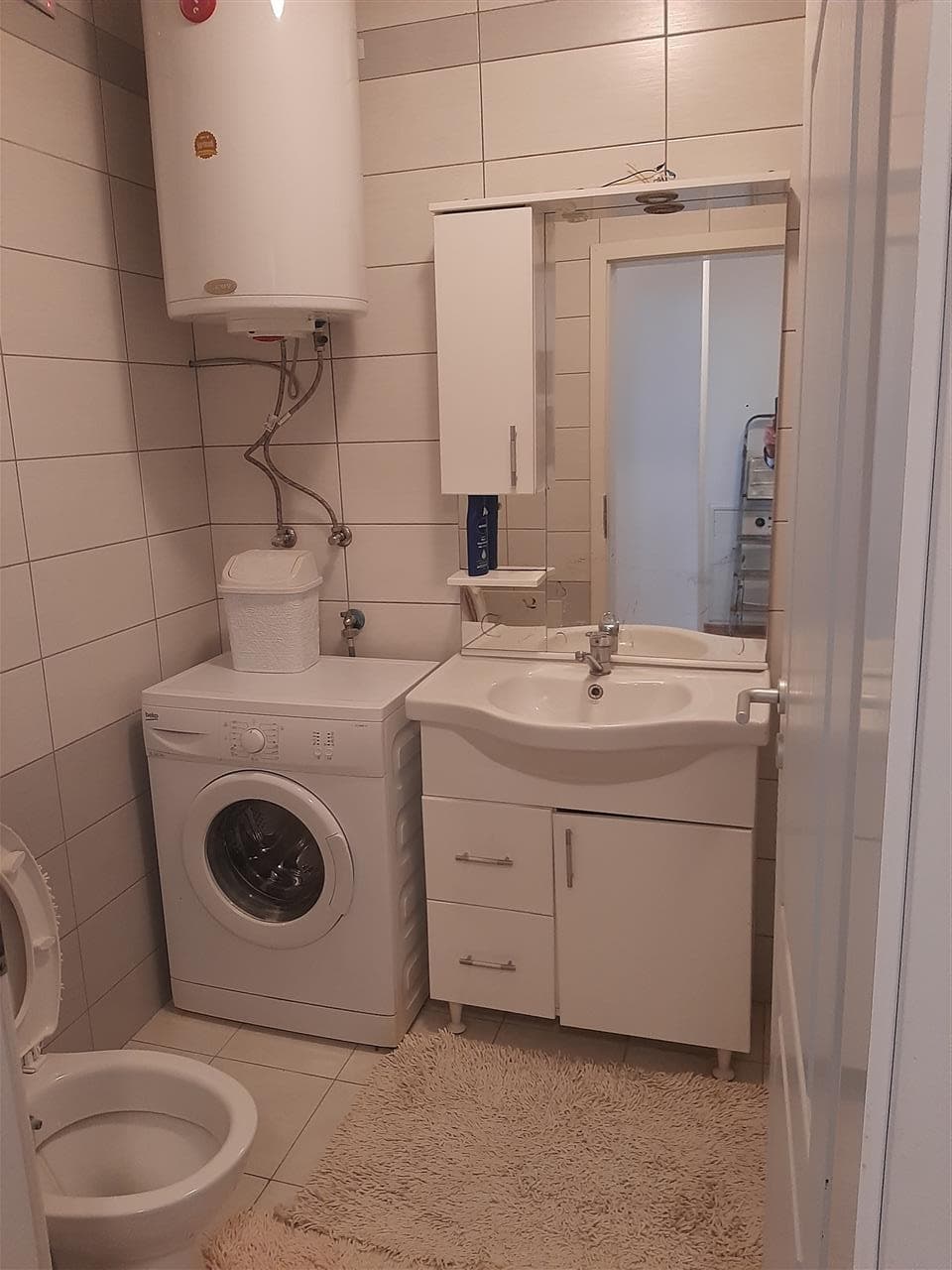 Lëshohet banesa me qira në lagjen Emshir 4