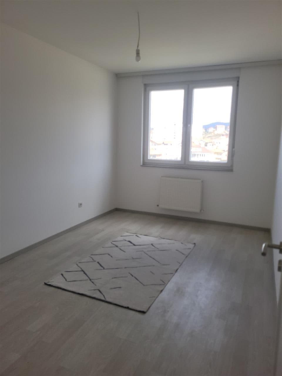 Banesë 100m2 me qira në lagjen Mati 1