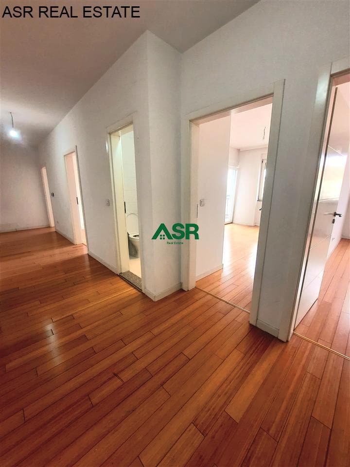 Banesë/zyre 113m2 me qira në rr.B 2