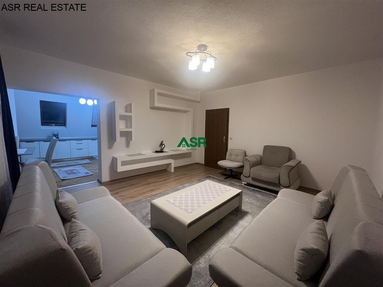 Banesë 160m2 me qira në rr.B