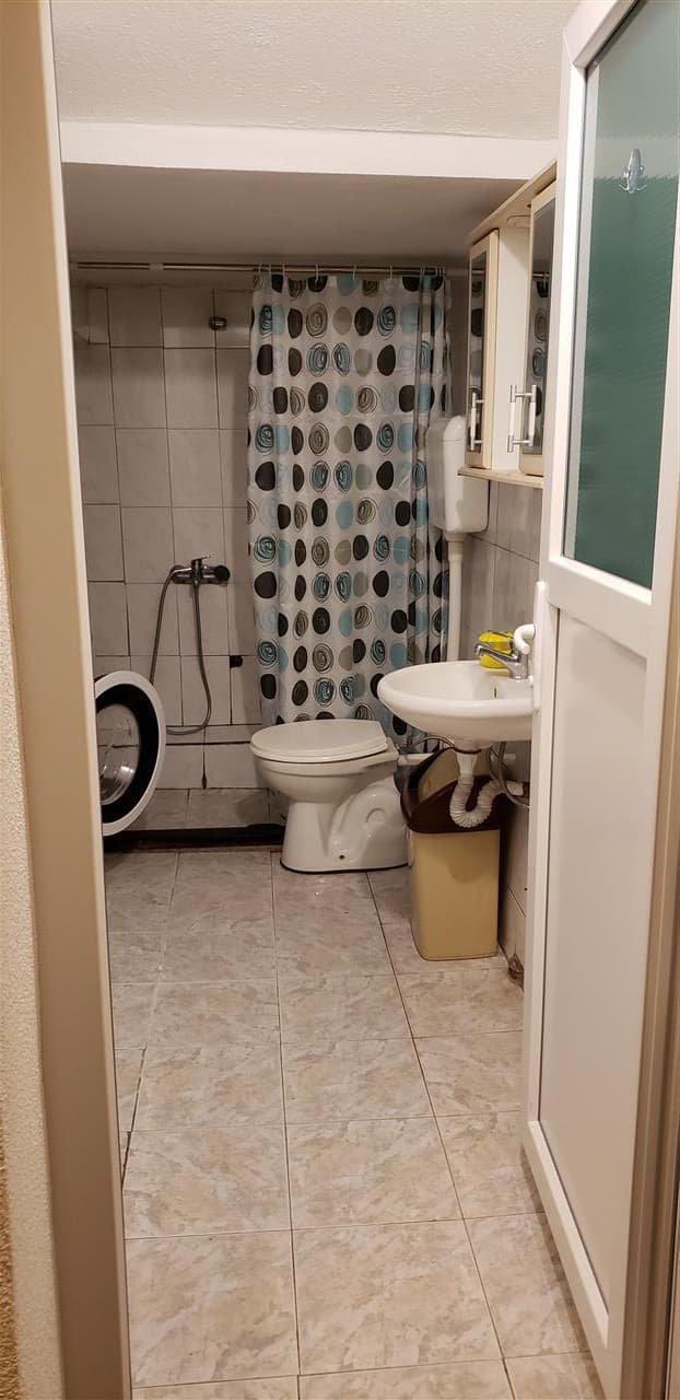 Lëshohet banesa me qira në lagjen e muhaxhereve 4