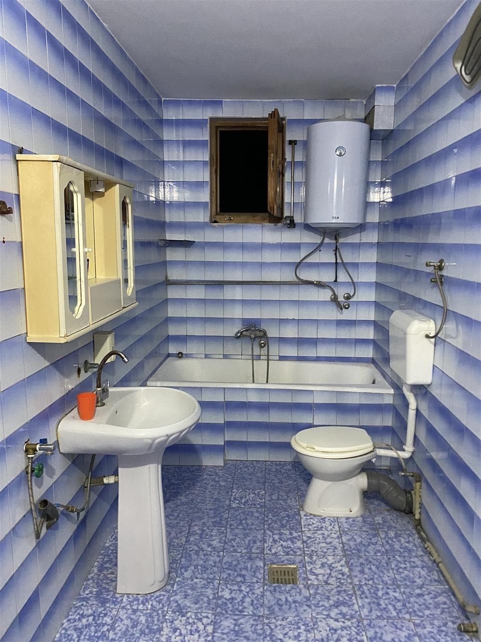 Kat i shtepisë 100m2 me qira në Arbëri 2
