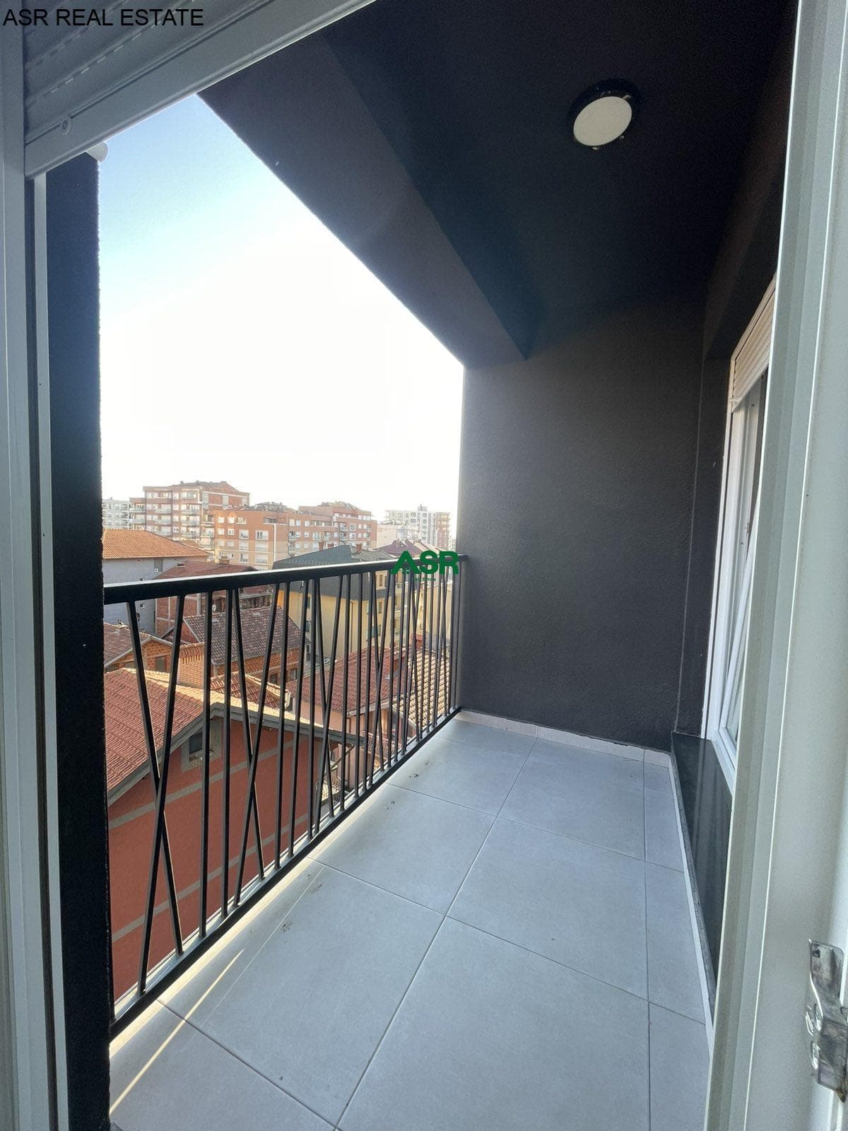 Banesë 78m2 me qira në lagjen e Muhaxhereve 4