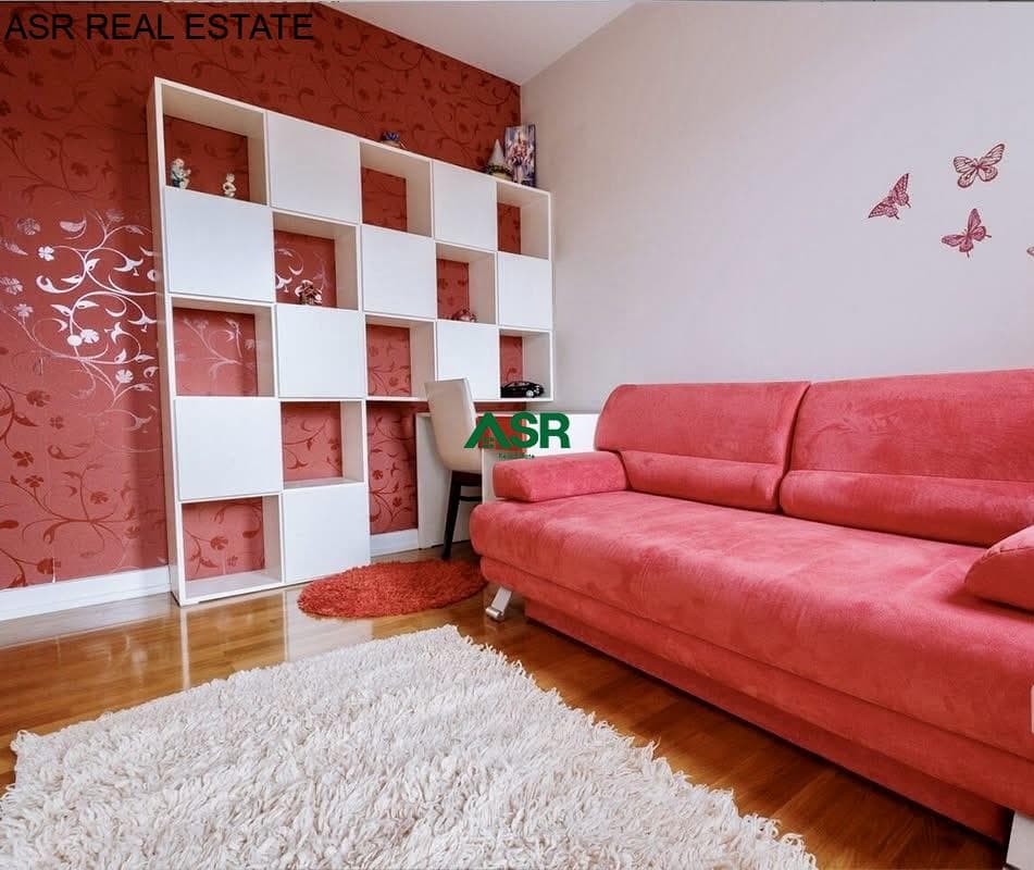 Ofrohet per SHITJE penthouse ne lagjen Tophane