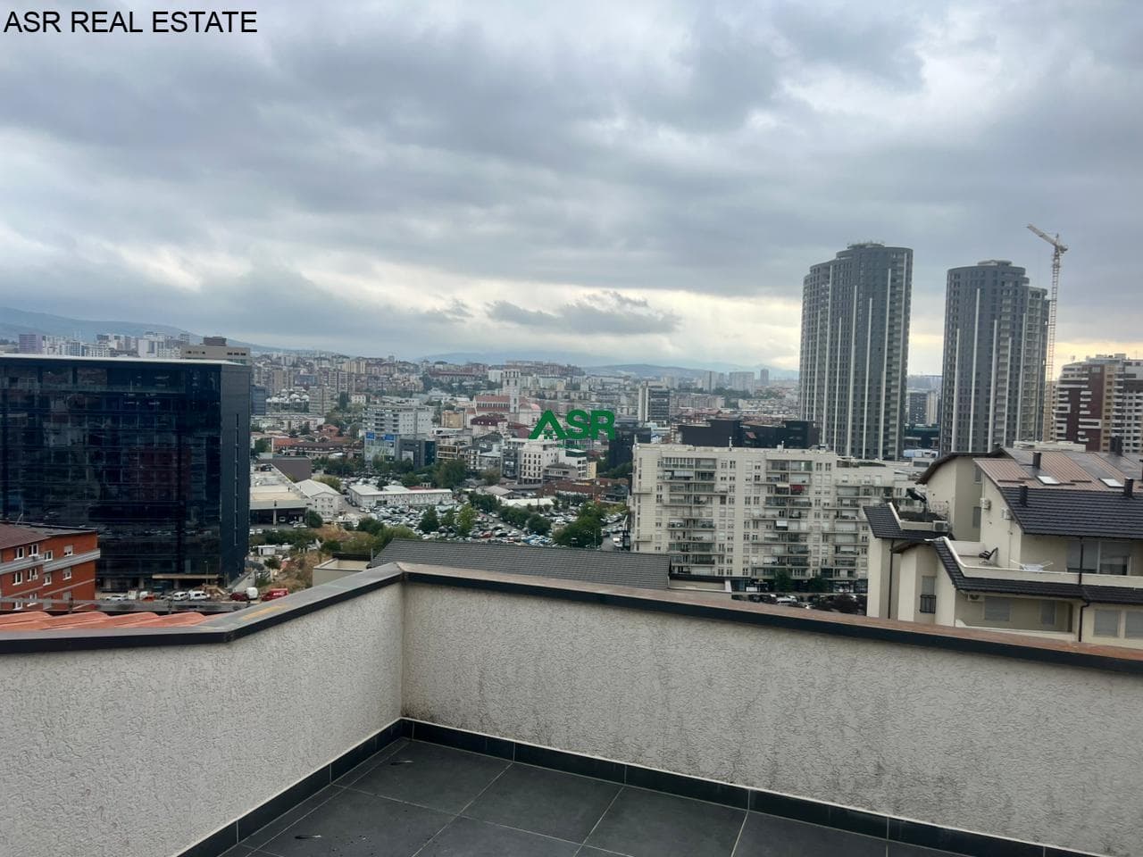 Banesë Penthouse Duplex175m2 me qira në lagjen Arberia