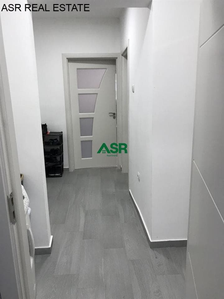 Lëshohet banesa me qira në lagjen bregu i diellit 4