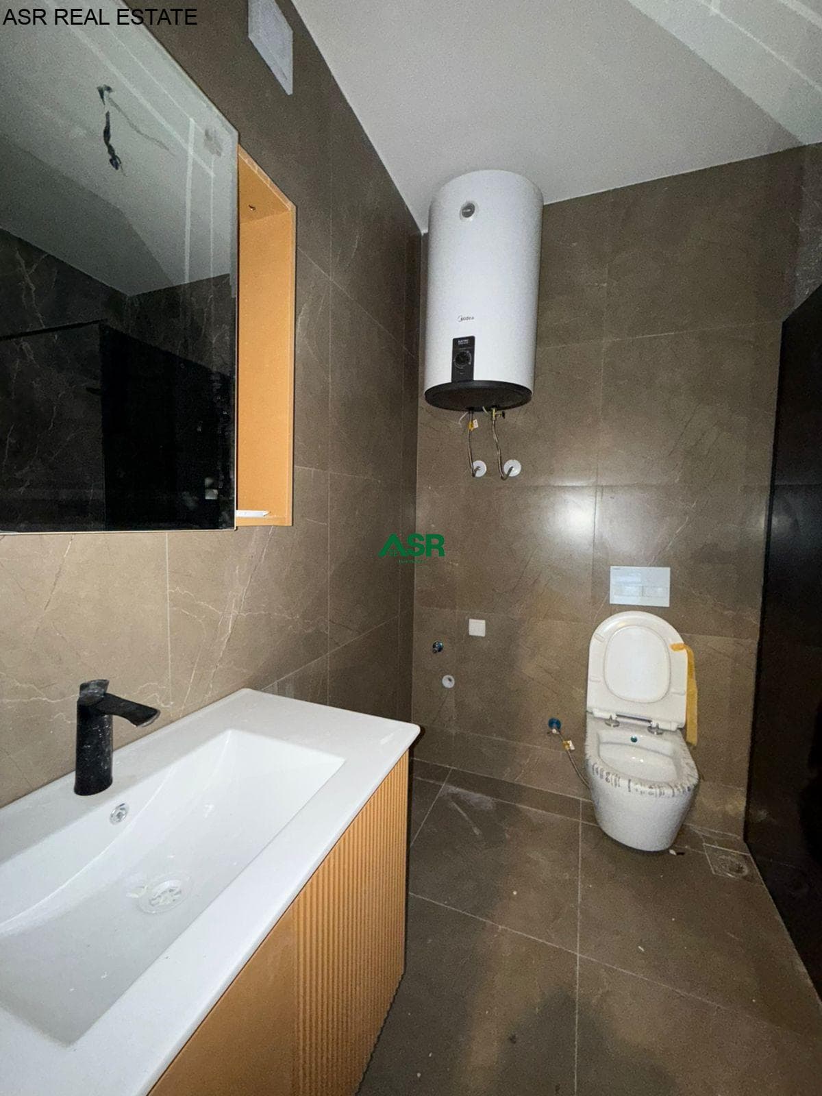 Banesë/Zyre 106m2 me qira në lagjen Prishtina e re 4