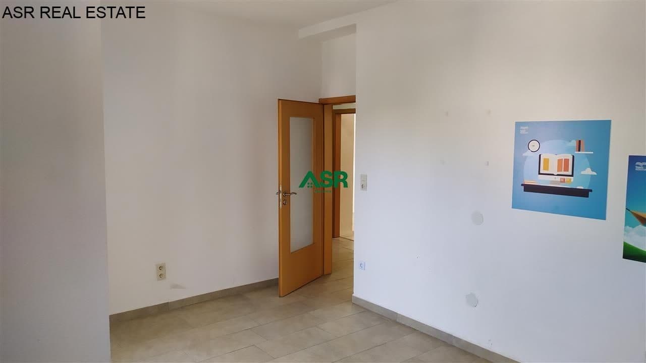 Lëshohet banesa me qira në lagjën Qendër të Prishtinës, tek kafet e Rakisë! 4