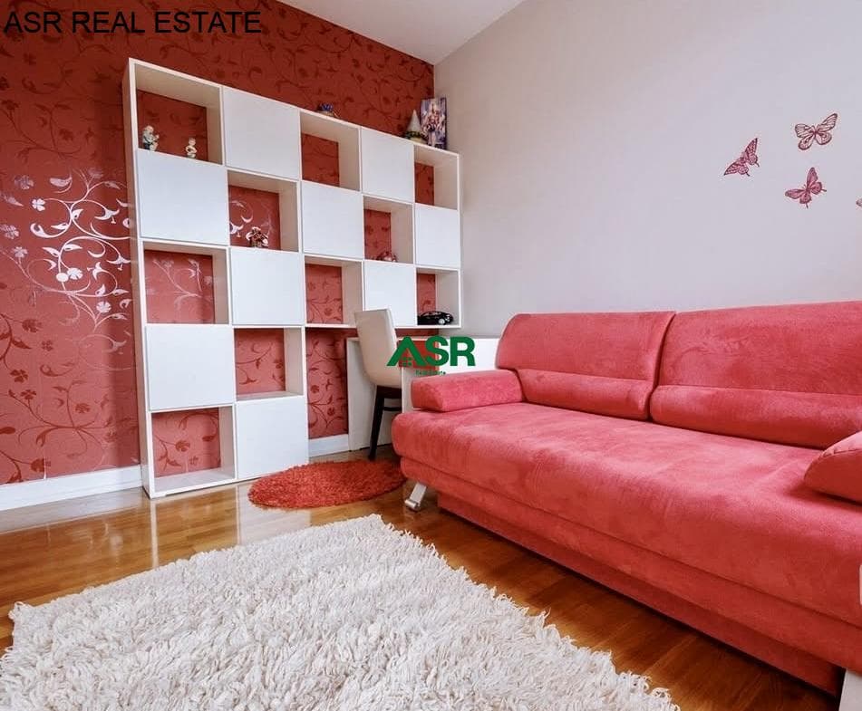 Ofrohet per SHITJE penthouse ne lagjen Tophane