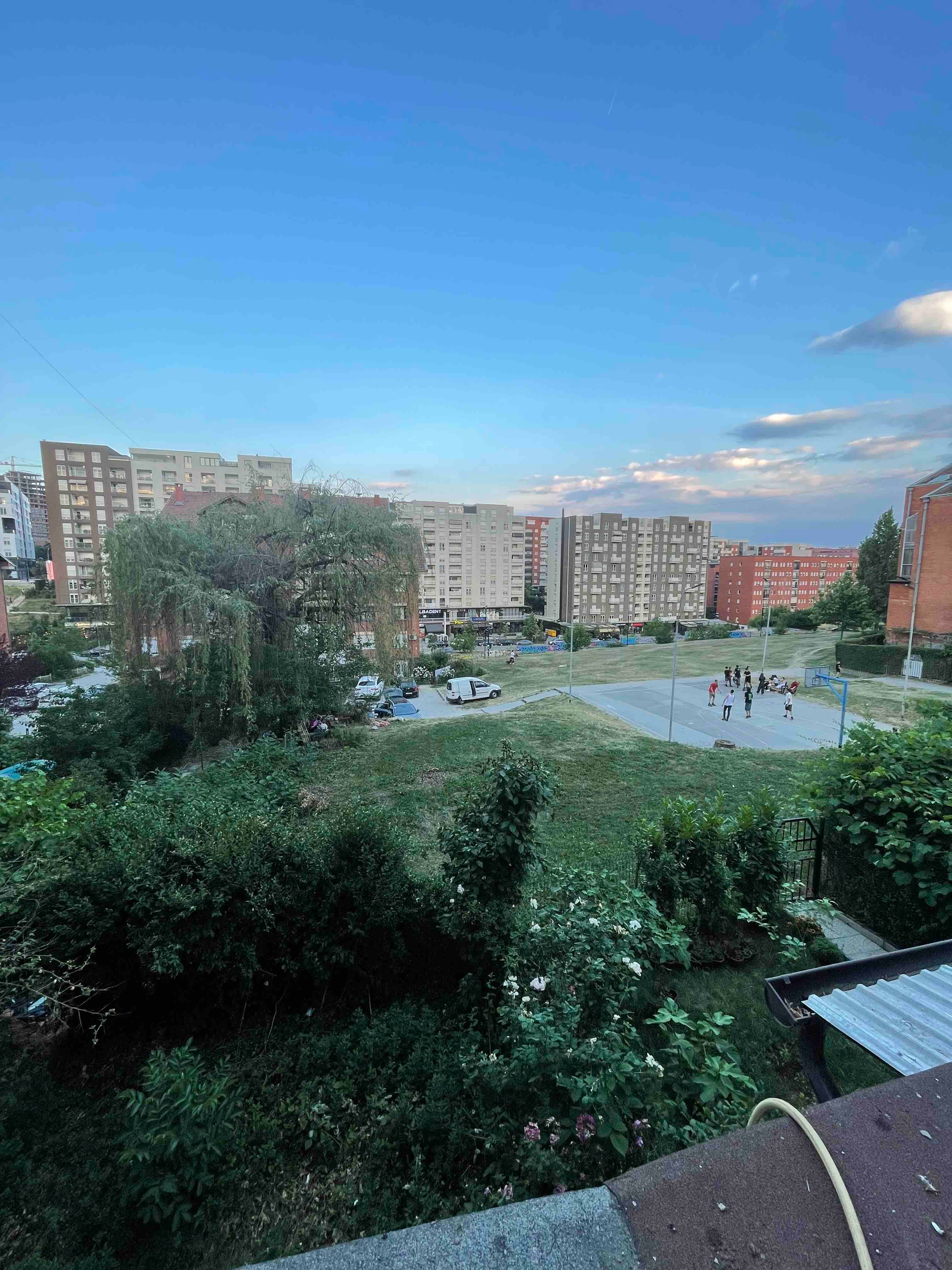 Lëshohet banesa me qira në lagjën Bregu diellit