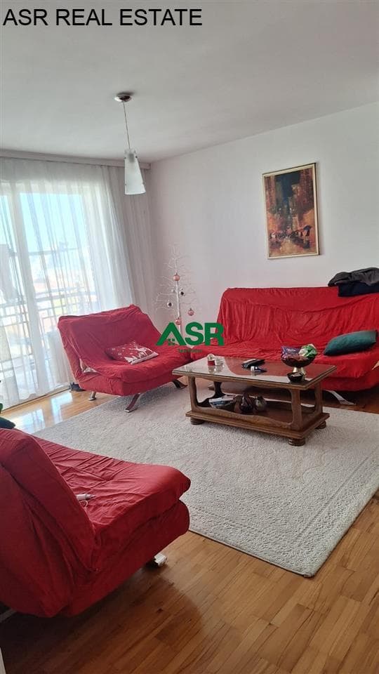 Banesë 63m2 me shitje në lagjen Emshir