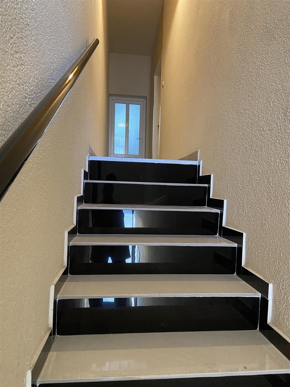 Lëshohet kati i pare me qira per afarizem ne lagjen Tophane