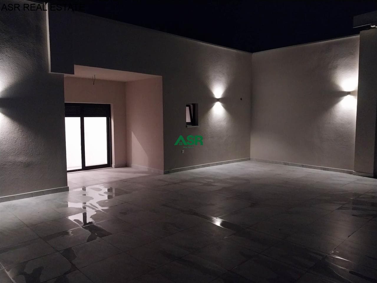 Lëshohet banesa e tipit Penthouse me qira në lagjen Arberia 3