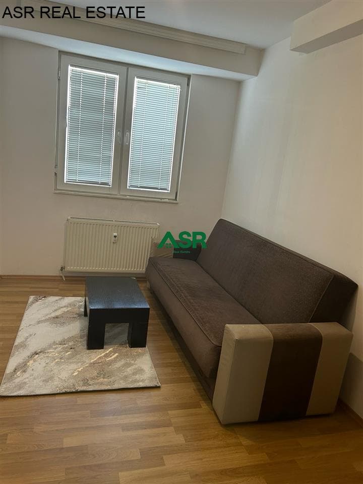 Ofrohet banesa me qira në lagjen e spitalit, rr.Muharrem Fejza,