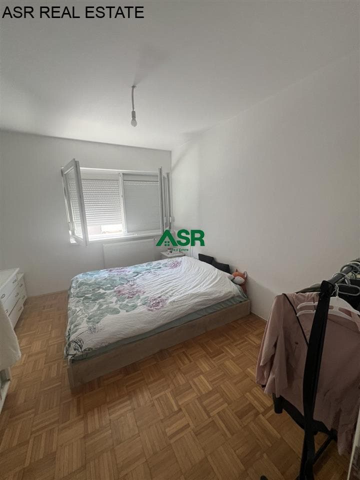 Ofrohet banesa me qira në lagjen Mati 1 4