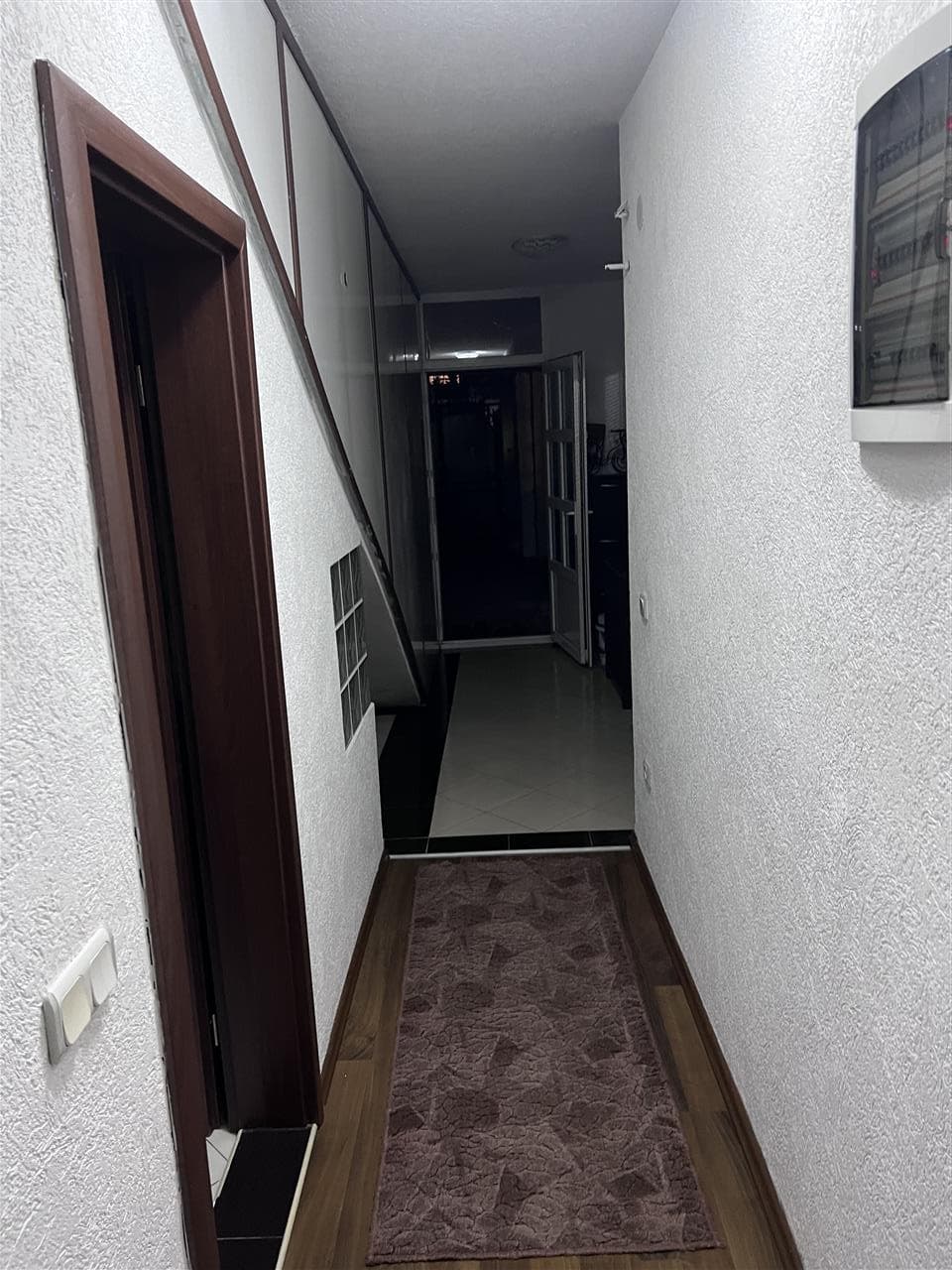 Ofrohet banesa me qira në lagjen Arberia, 3