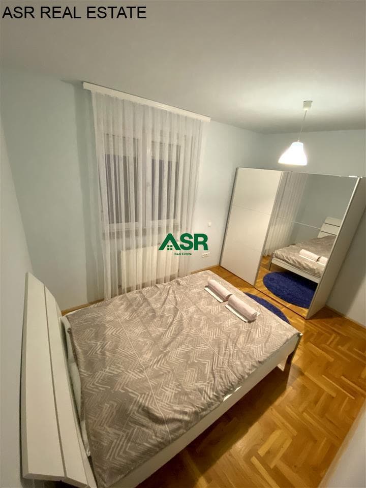 Lëshohet banesa me qira në lagjen Pejton 3