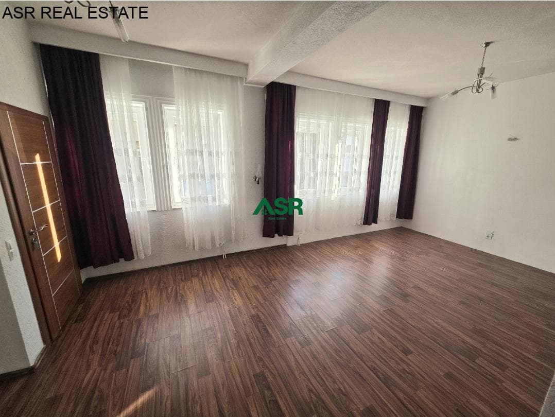 Banesë 100m2 me qira në lagjen Sofalia 4