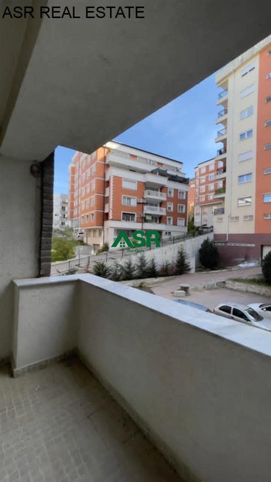 Banesë 82m2 me qira prapa Maxi 24h ne rr,B