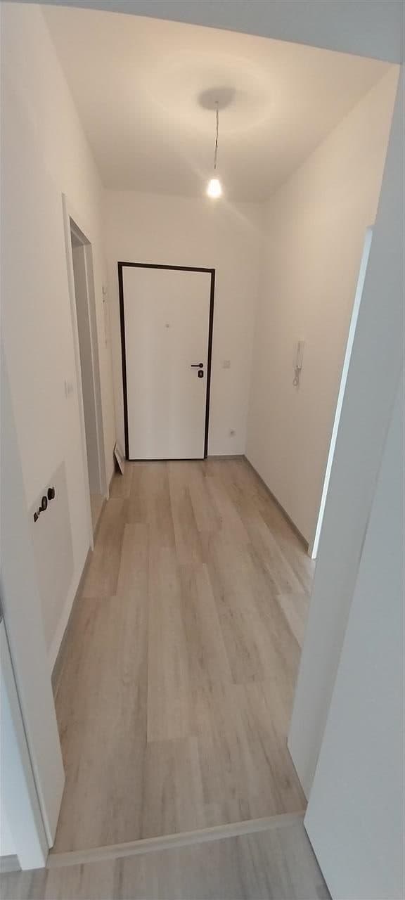Lëshohet banesa me qira ne lagjen Arberia 4