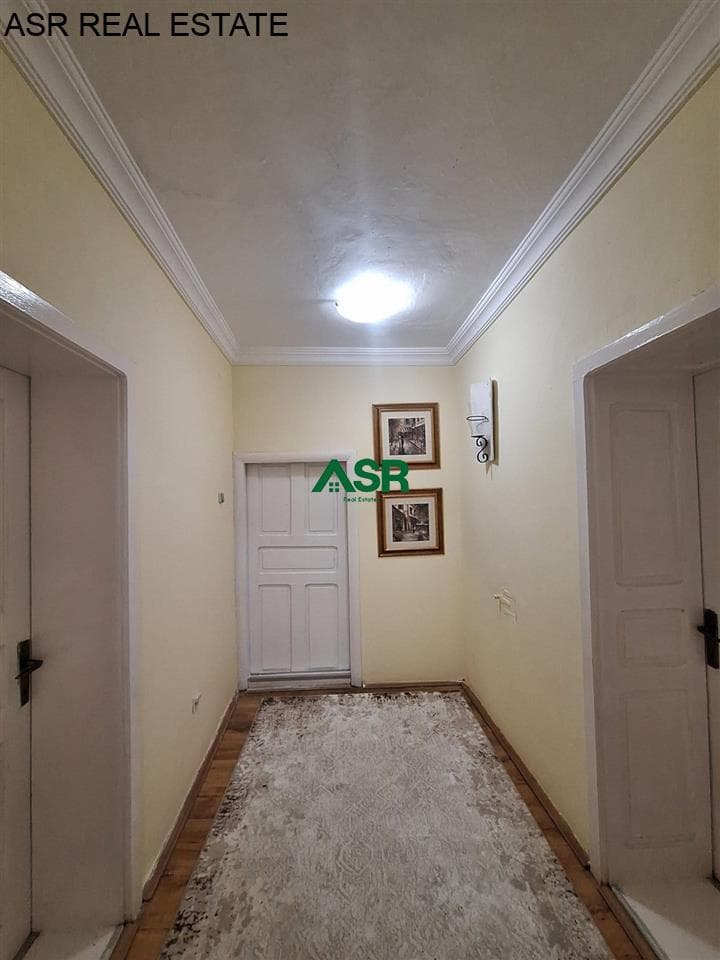 Ofrohet banesa (kat shtepie me qira) me qira në lagjen taslixhe, 2