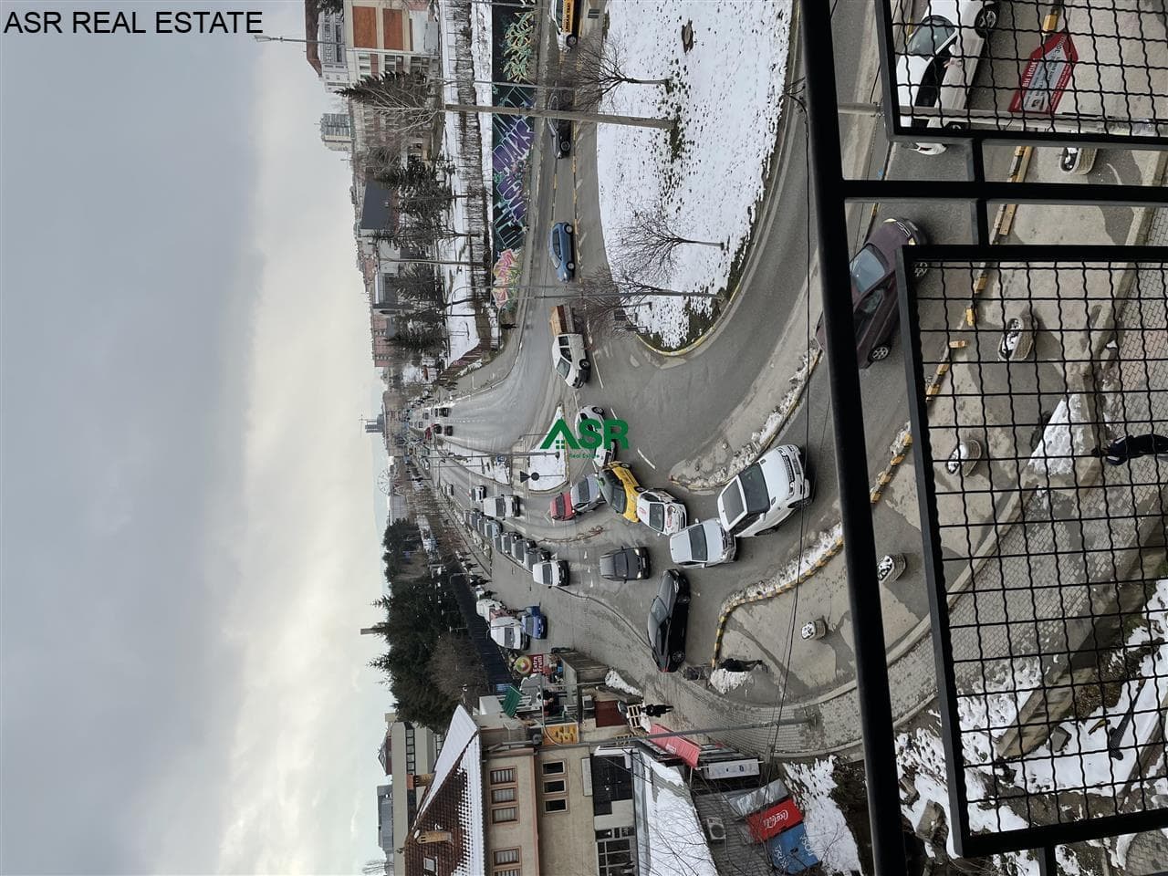 Ofrohet banesa me qira në lagjen Rruga B,