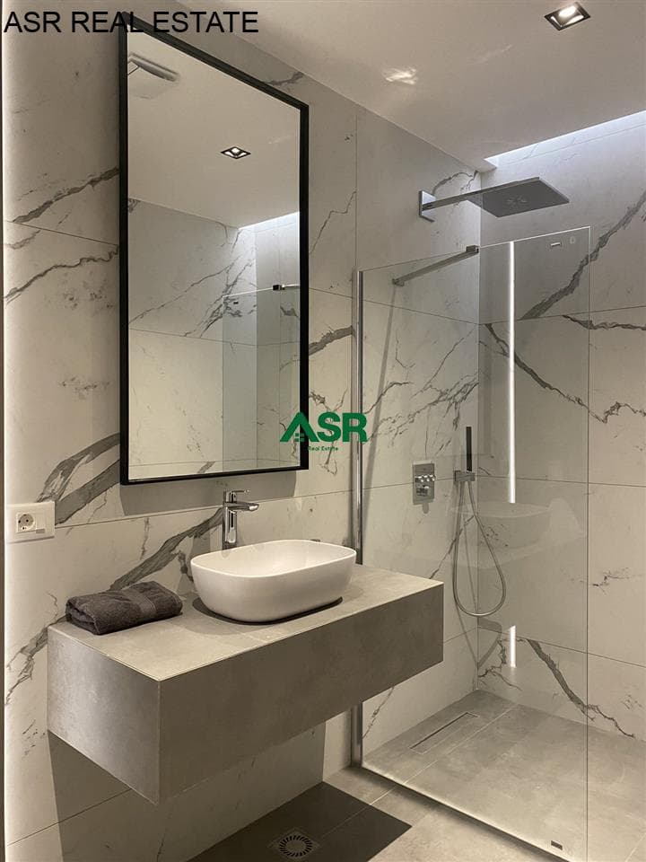 Lëshohet banesa duplex me qira në lagjën Lakrishte 4