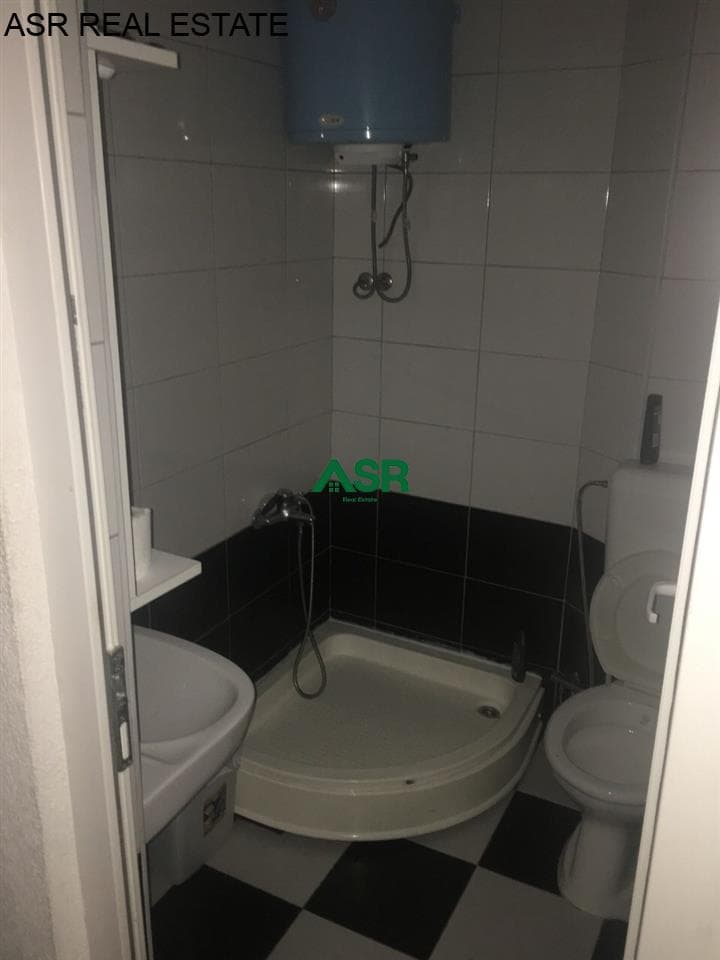 Lëshohet banesa e tipit gasoniere me qira në lagjën Qender 3