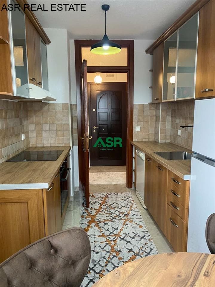 Lëshohet banesa me qira në lagjën bregu i diellit