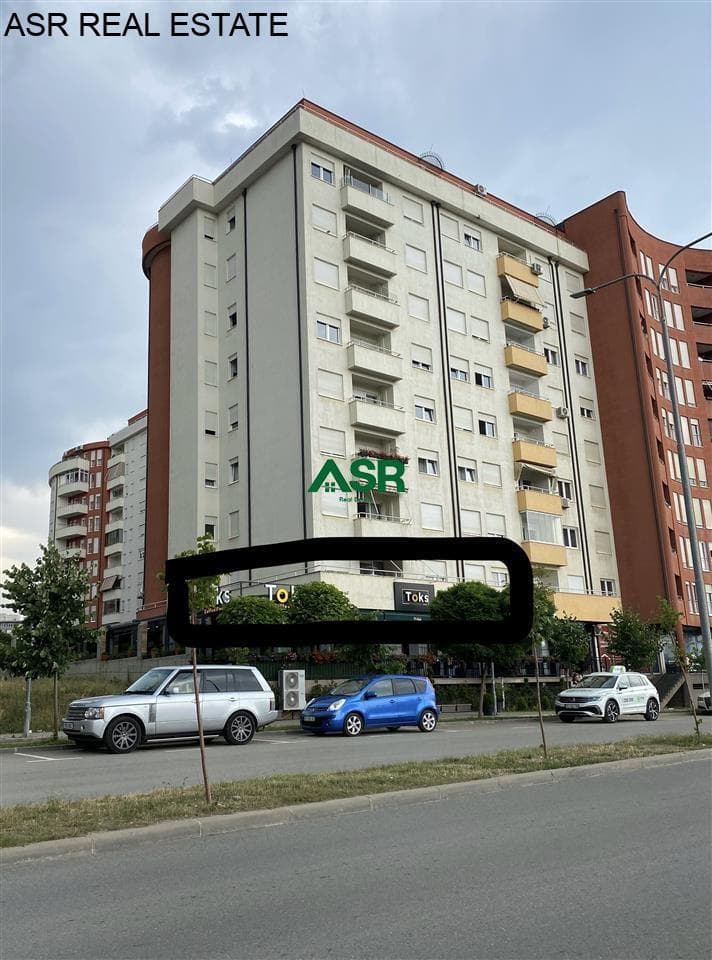 Lëshohet banesa per zyre me qira në rrugen C