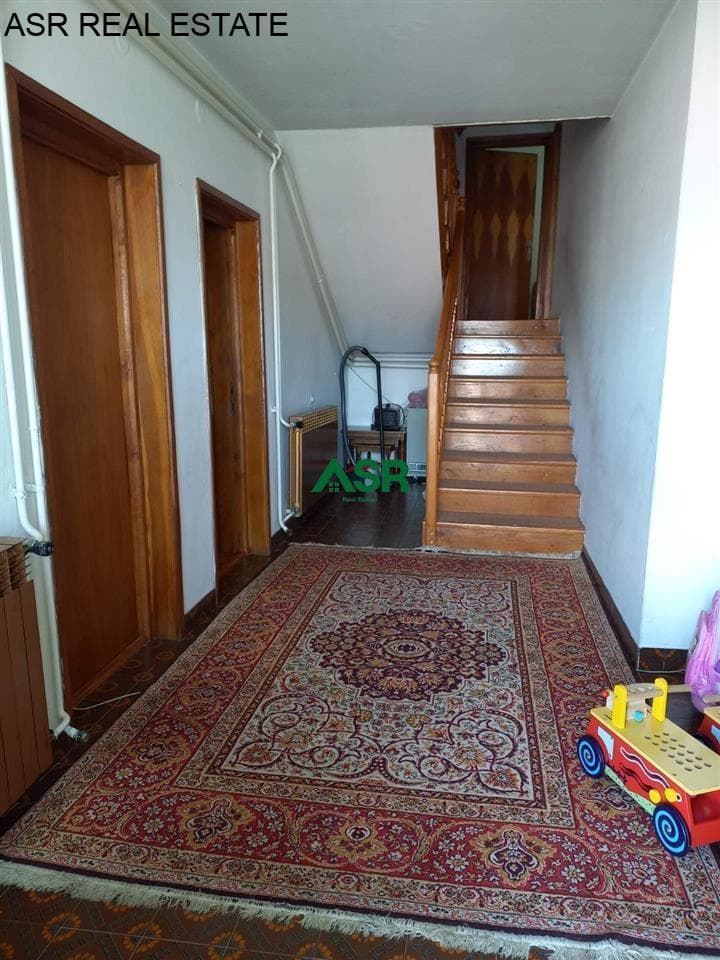 Lëshohet shtepia me qera në lagjën Arberia 4