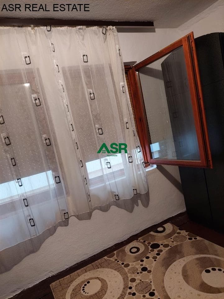 Lëshohet kati i shtepise me hyrje te veqante me qira në lagjën Arberia 3