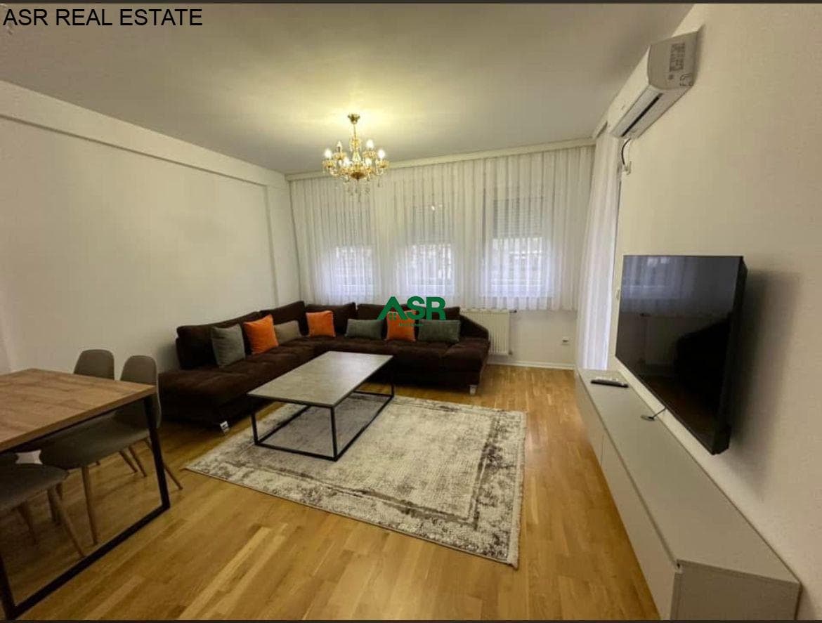 Ofrohet banesa me qira me sipërfaqe 75m2 tek “Rruga C” 4