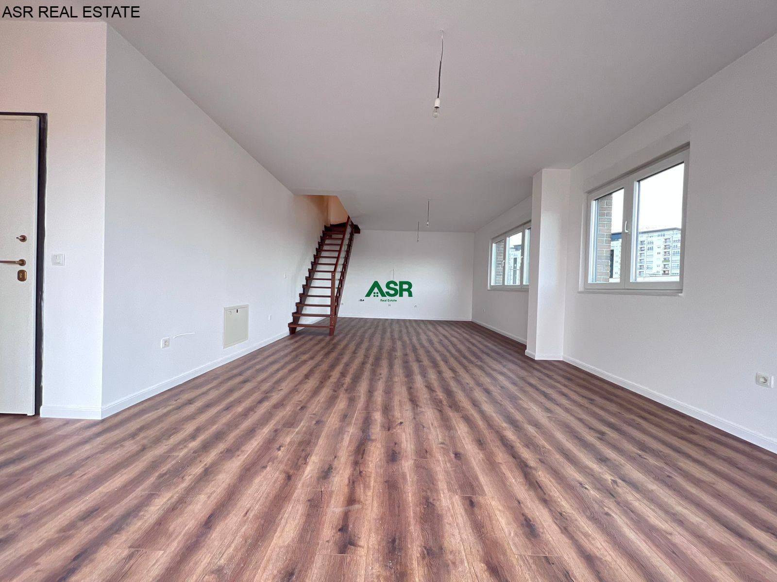 Ofrohet Penthouse (Duplex) per SHITJE ne lagjen Kalabria 3