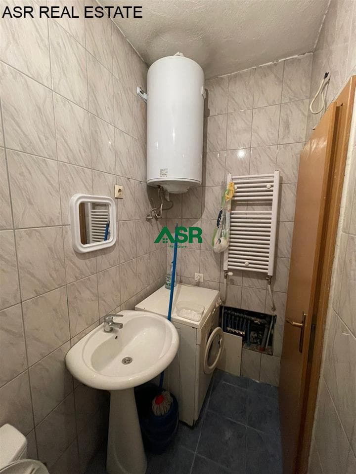 Lëshohet banesa me qira në lagjen bregu i diellit 2