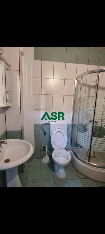 Lëshohet banesa me qera në lagjën Qender 4