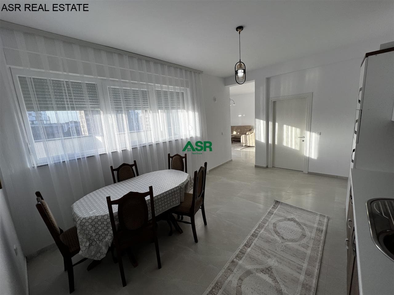Lëshohet banesa Penthouse me qira në lagjen Prishtina e re 4