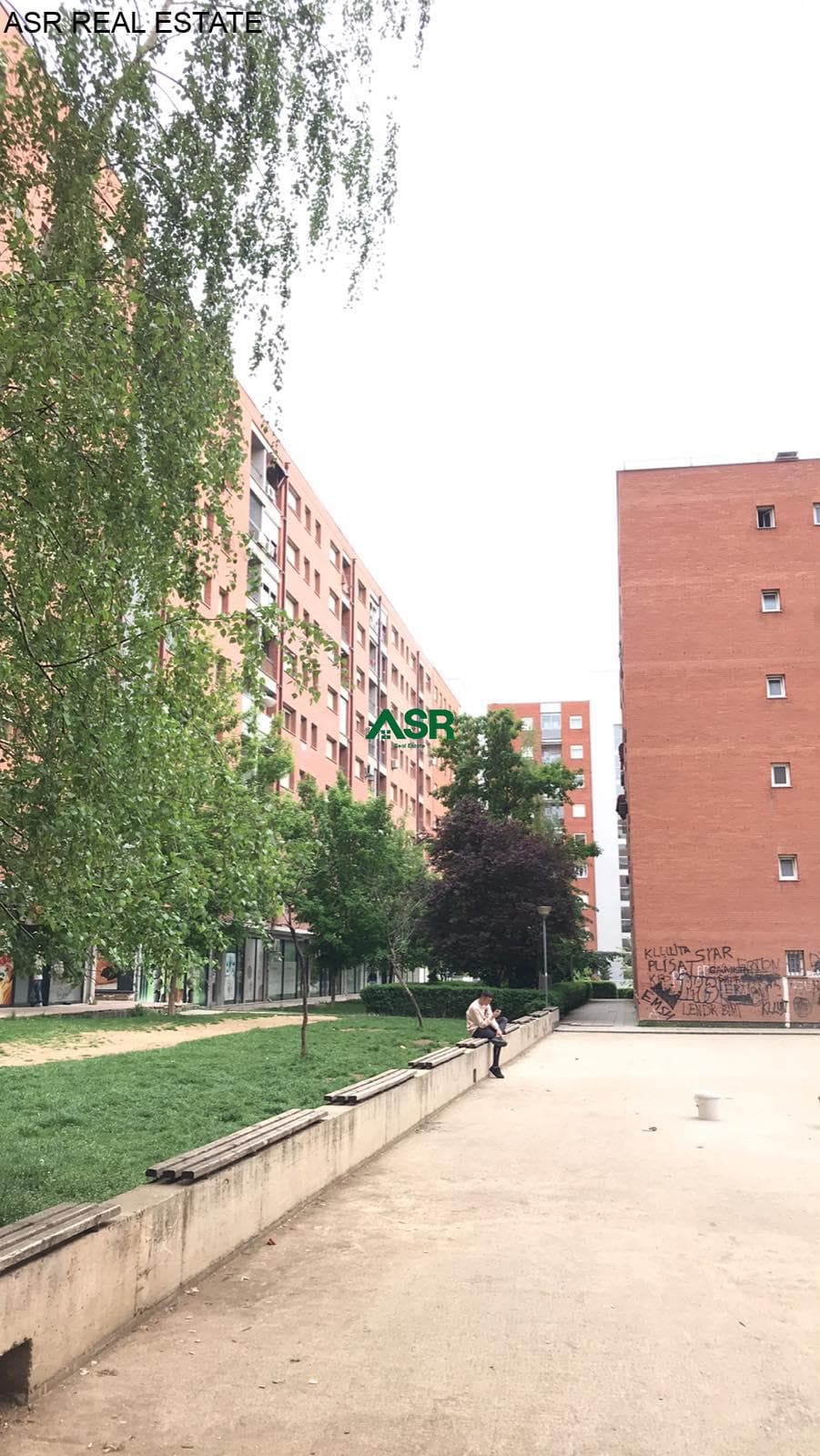 Lëshohet banesa me qera në lagjën (Kalabria) Emshir 2