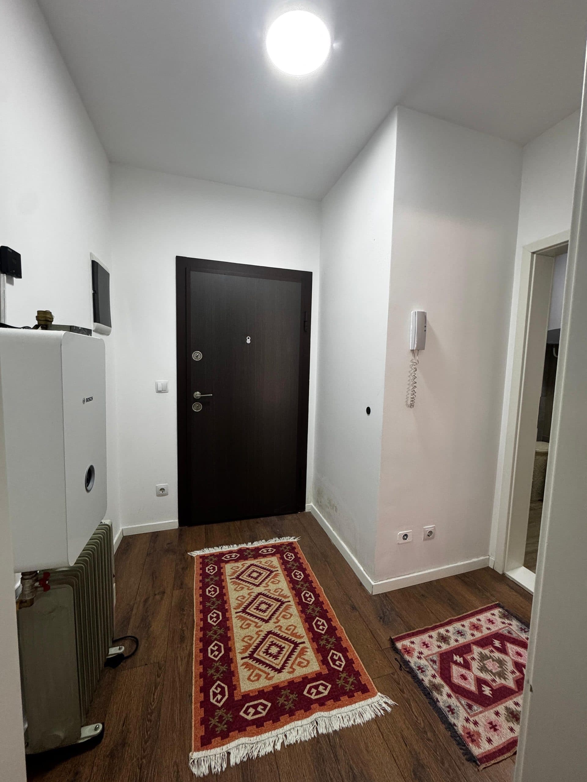 Ofrohet banesa me qira me sipërfaqe 52m2, ne lagjen Arberia, 3