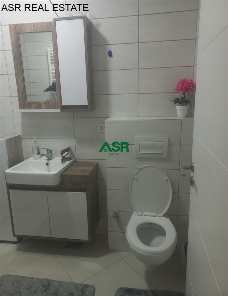 Ofrohet banesa me qira në rr. Muharrem Fejza,