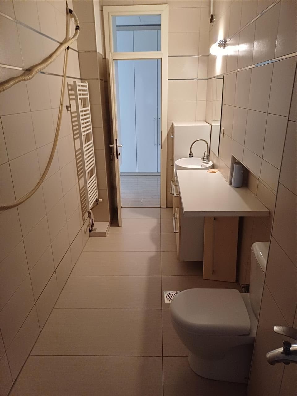 Lëshohet zyre me qira në lagjen Qafa te Kafet e Vogla 4