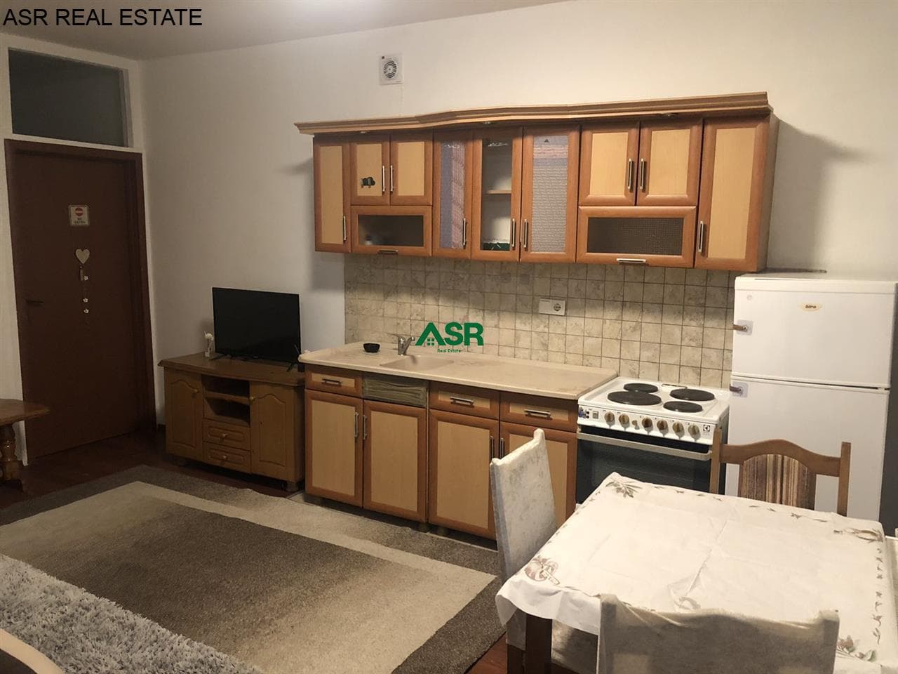 Banesë 50m2 me qira në lagjen Tophane 4