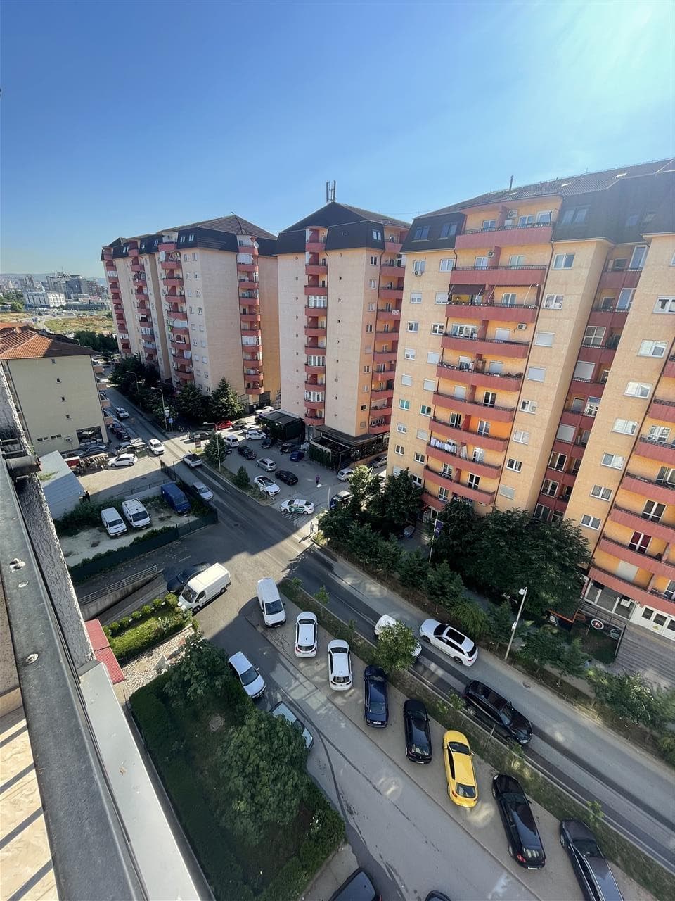 Lëshohet banesa me qira në lagjën Emshir 2