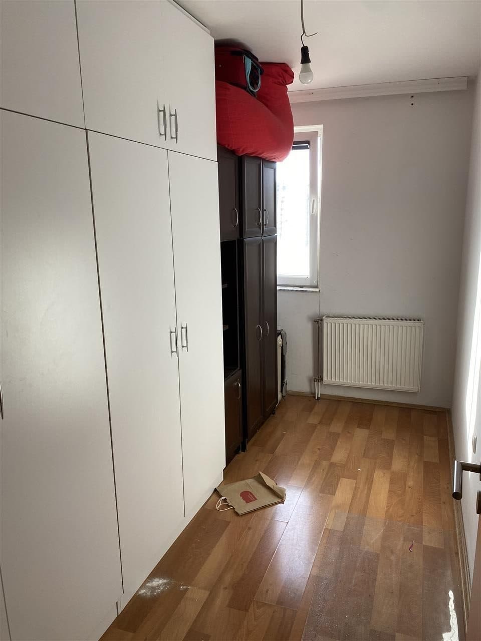 Lëshohet banesa me qira në lagjën Rruga B, Prapa Hebs. 2