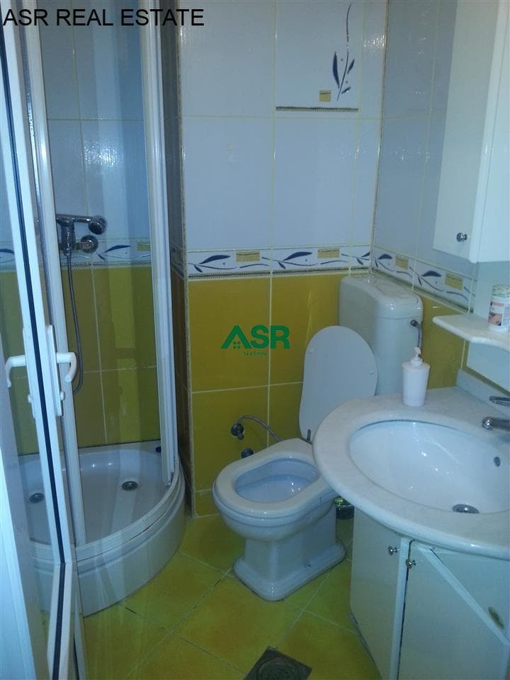 Lëshohet banesa me qira në lagjen qender, perballe Hotel Grand 2