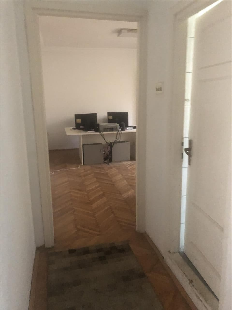 Lëshohet banesa me qira në qender te Prishtines per afarizem 2