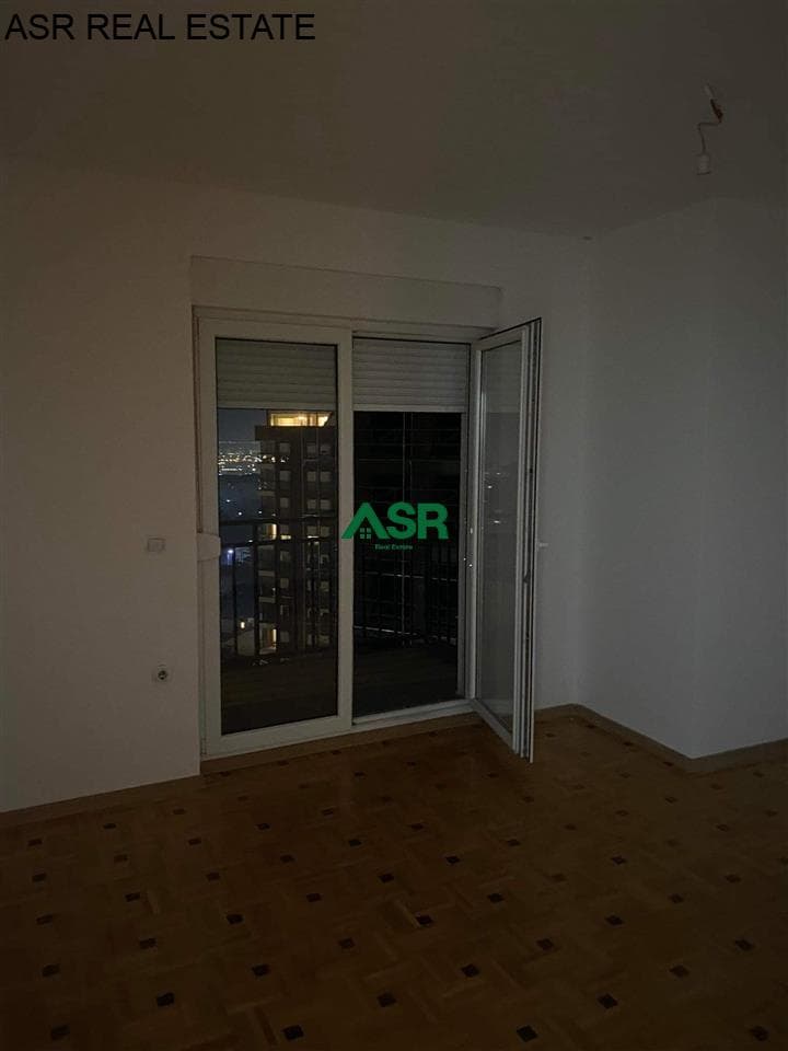 Lëshohet banesa me qira në lagjën bregu i diellit